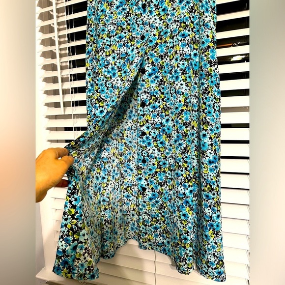 Christopher & Banks Dresses & Skirts - 🛍️Christopher & Bank  Button down open floral skirt size 12
